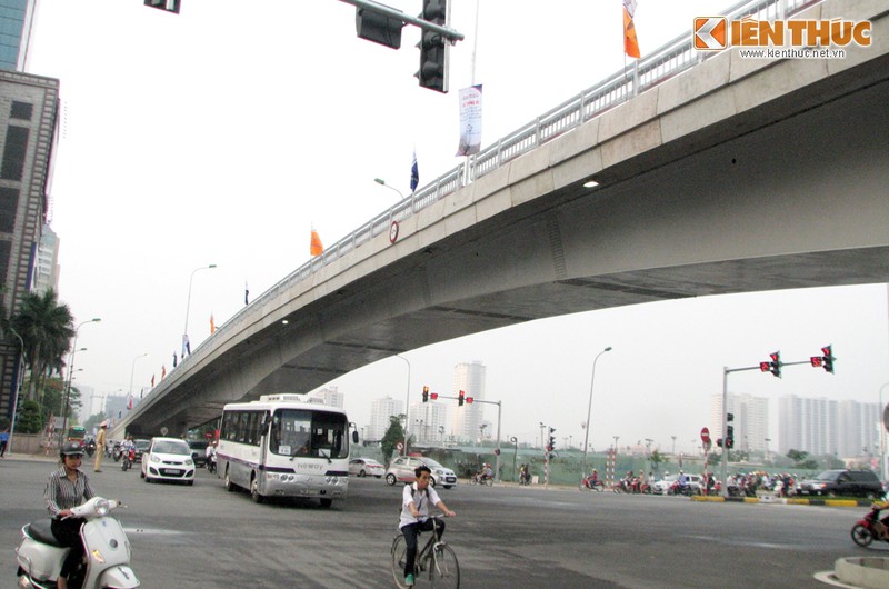 Thong xe cau vuot thep thu 8 cua Ha Noi-Hinh-12